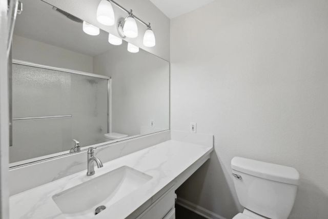 225 Diamond 111, Vista, CA 92083