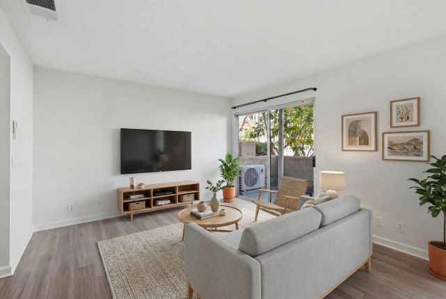 225 Diamond 111, Vista, CA 92083