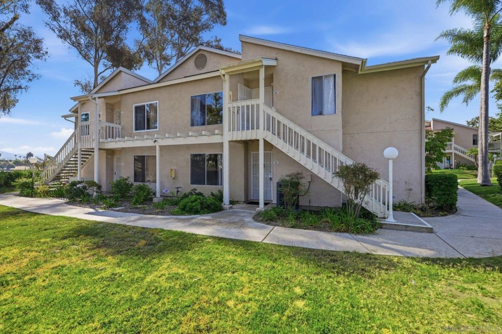 225 Diamond 111, Vista, CA 92083