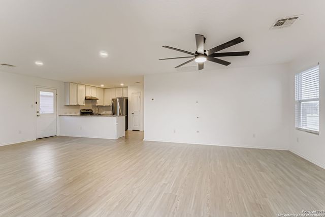 5803 antonio, Seguin, TX 78155