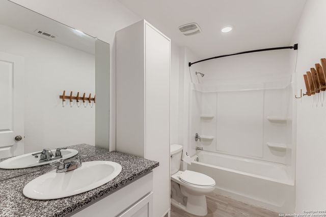 5803 antonio, Seguin, TX 78155