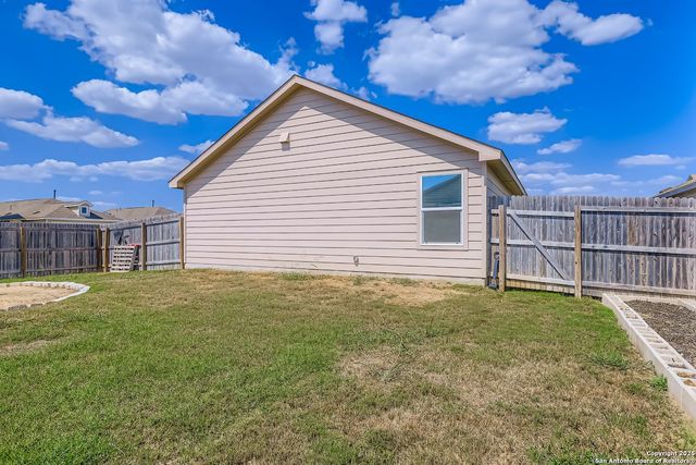 5803 antonio, Seguin, TX 78155