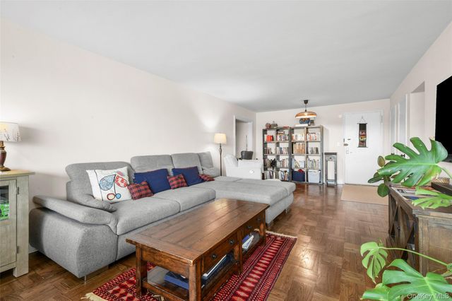 2 Washington Square 5G, Larchmont, NY 10538
