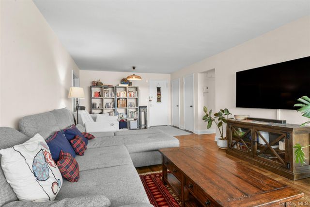 2 Washington Square 5G, Larchmont, NY 10538