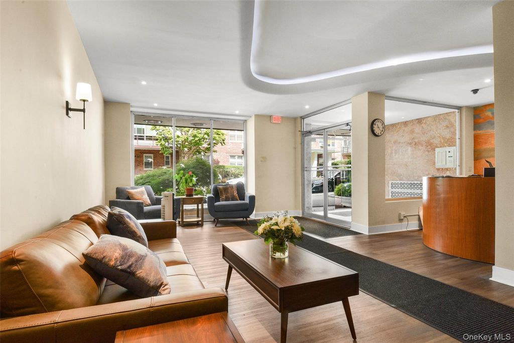 2 Washington Square 5G, Larchmont, NY 10538 — photo 3