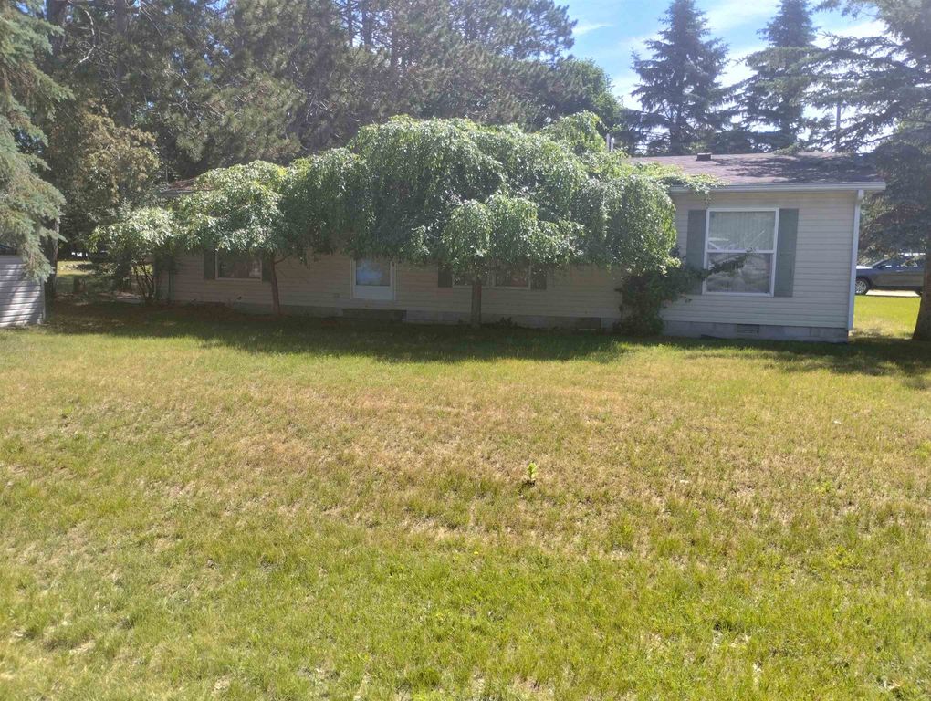 10495 Hunters Trail, Lake, MI 48632