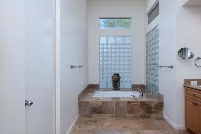 903 Red Arrow Trail, Palm Desert, CA 92211