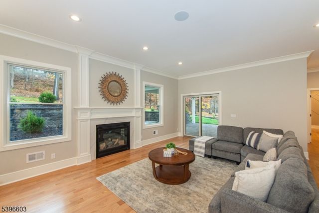 24 Cliffside Dr, Livingston Twp., NJ 07039