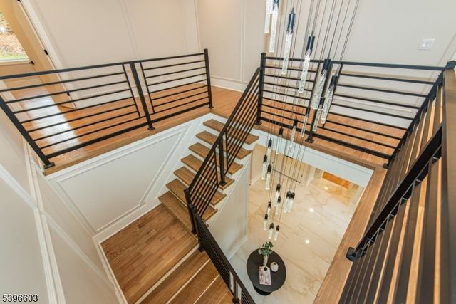 24 Cliffside Dr, Livingston Twp., NJ 07039