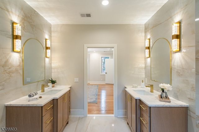 24 Cliffside Dr, Livingston Twp., NJ 07039