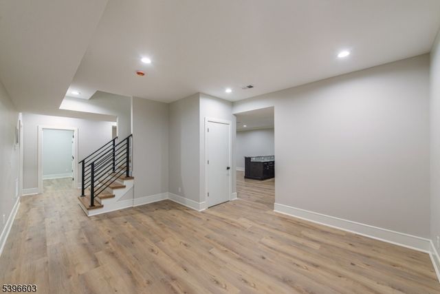 24 Cliffside Dr, Livingston Twp., NJ 07039