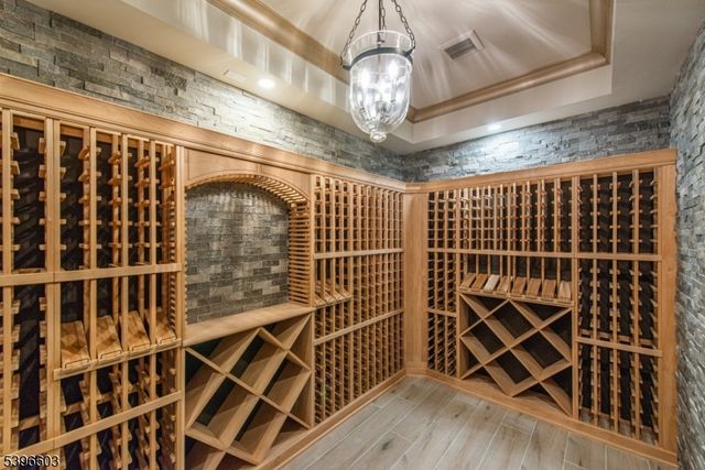 24 Cliffside Dr, Livingston Twp., NJ 07039