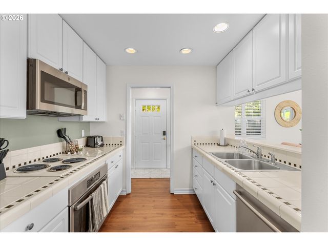 9601 Nw MILLER HILL Dr, Portland, OR 97229