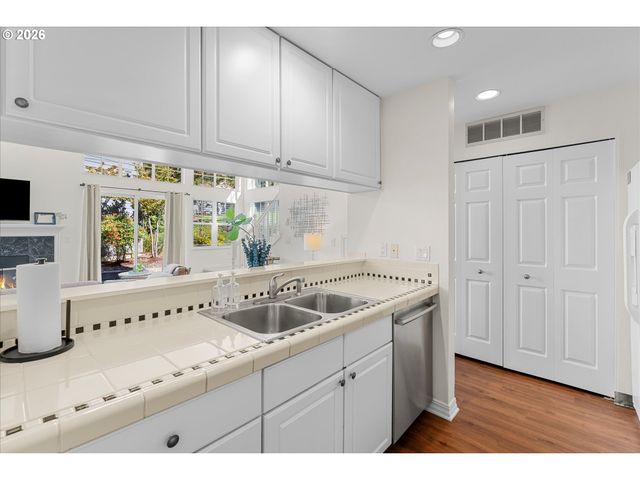 9601 Nw MILLER HILL Dr, Portland, OR 97229