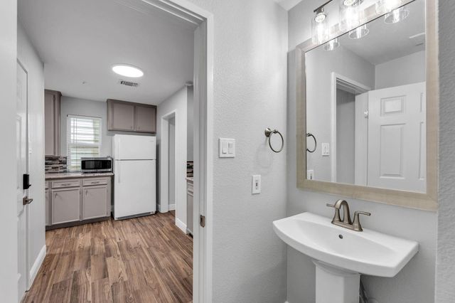 1829 Bering Drive 2, Houston, TX 77057