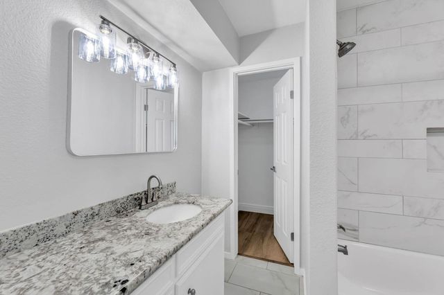 1829 Bering Drive 2, Houston, TX 77057