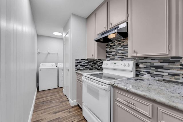 1829 Bering Drive 2, Houston, TX 77057