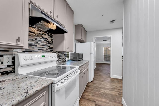 1829 Bering Drive 2, Houston, TX 77057