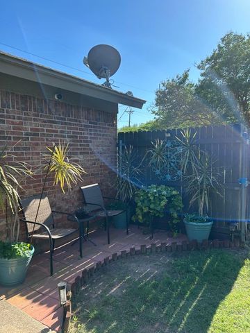 5004 Blackstone Drive, River Oaks, TX 76114