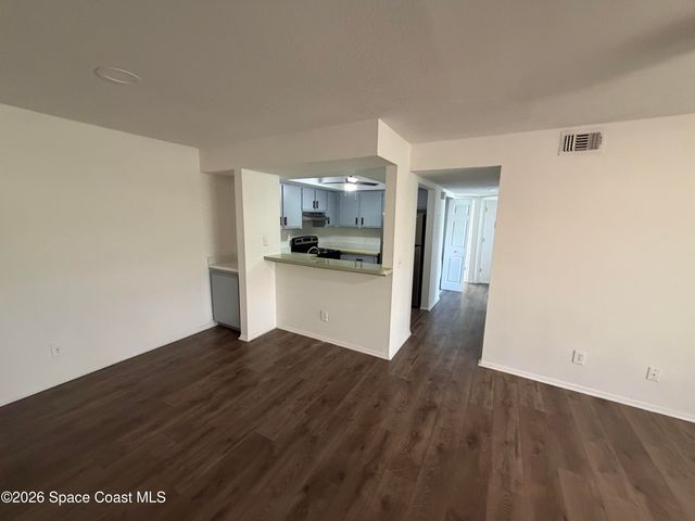 975 NE Sonesta Avenue NE 201, Palm Bay, FL 32905