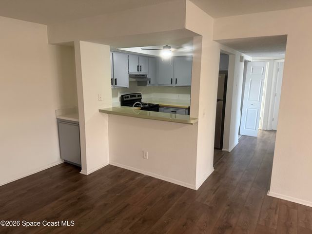 975 NE Sonesta Avenue NE 201, Palm Bay, FL 32905