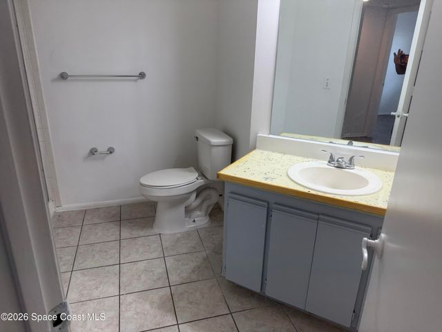 975 NE Sonesta Avenue NE 201, Palm Bay, FL 32905