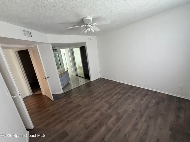 975 NE Sonesta Avenue NE 201, Palm Bay, FL 32905