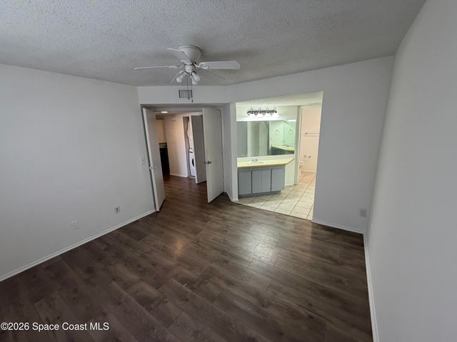 975 NE Sonesta Avenue NE 201, Palm Bay, FL 32905