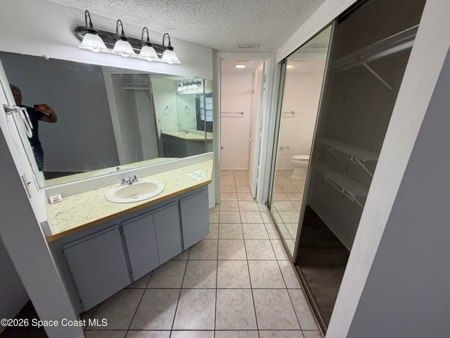 975 NE Sonesta Avenue NE 201, Palm Bay, FL 32905