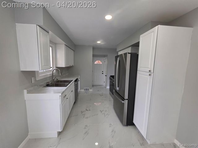 459 New York Avenue, Lincoln Park, MI 48146