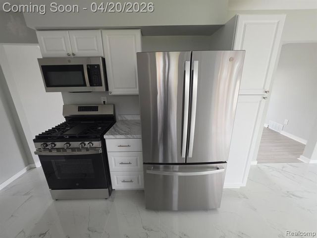 459 New York Avenue, Lincoln Park, MI 48146