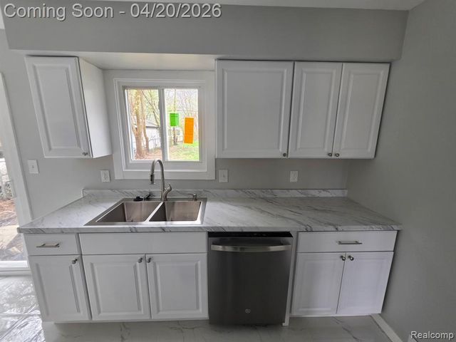 459 New York Avenue, Lincoln Park, MI 48146