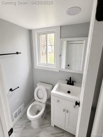 459 New York Avenue, Lincoln Park, MI 48146