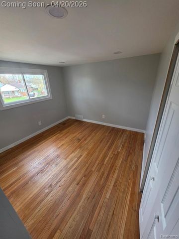 459 New York Avenue, Lincoln Park, MI 48146