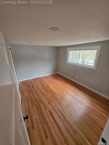 459 New York Avenue, Lincoln Park, MI 48146