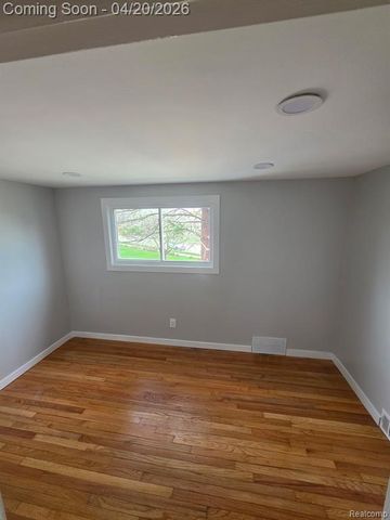 459 New York Avenue, Lincoln Park, MI 48146