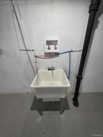 459 New York Avenue, Lincoln Park, MI 48146