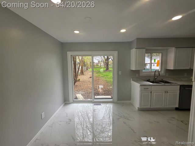 459 New York Avenue, Lincoln Park, MI 48146