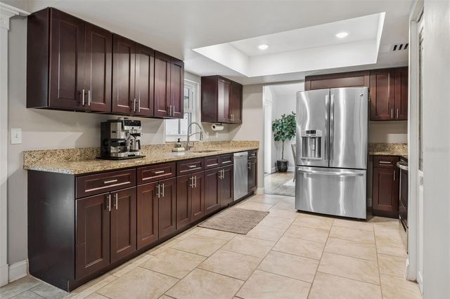2728 LAKEVILLE DRIVE, Tampa, FL 33618