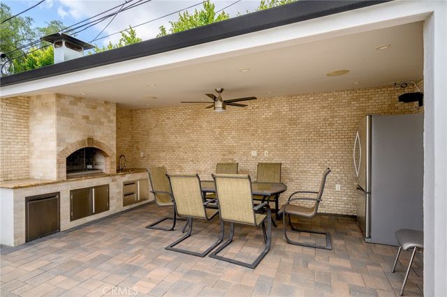 7851 Mary Ellen Avenue, North Hollywood, CA 91605