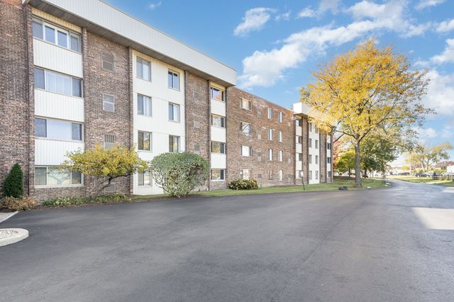 841 N York Road 101, Elmhurst, IL 60126