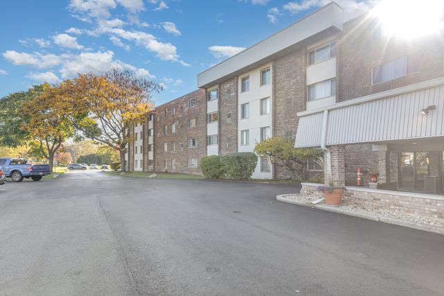 841 N York Road 101, Elmhurst, IL 60126