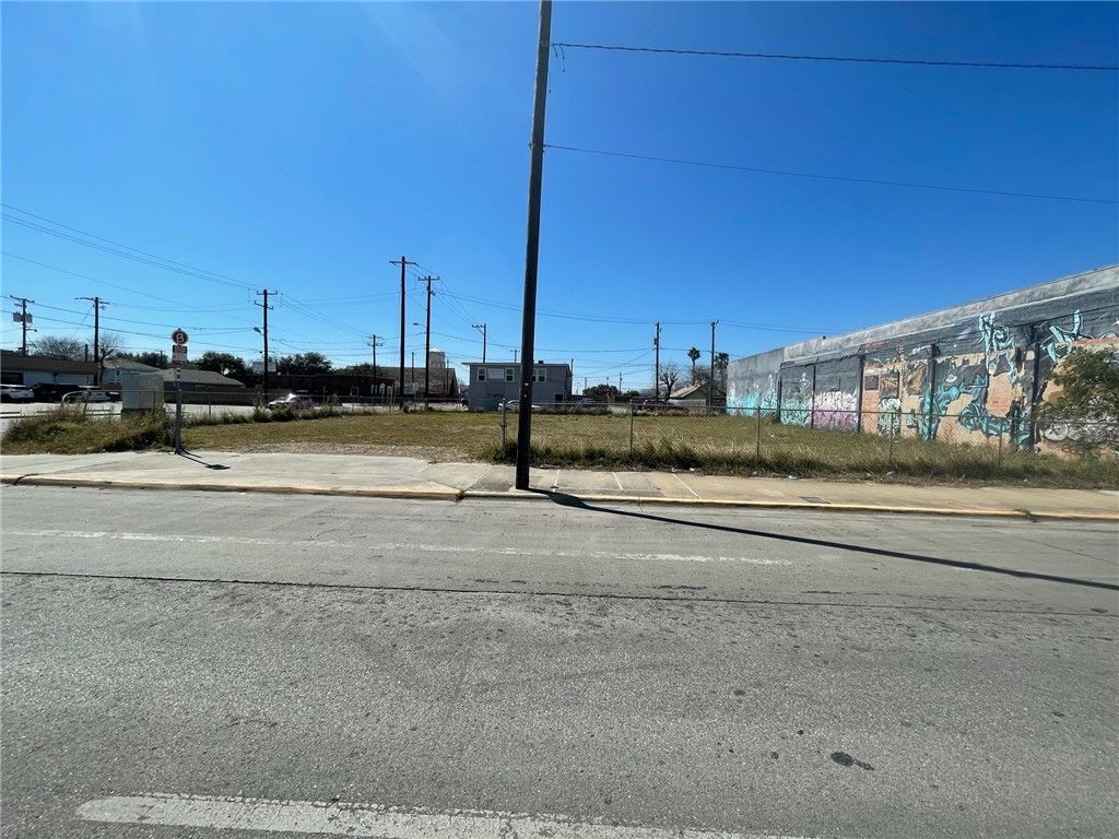 1231 & 1235 Staples St, Corpus Christi, TX 78404 — exterior