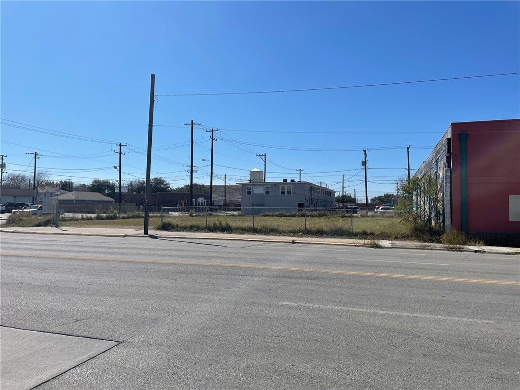 1231 & 1235 Staples St, Corpus Christi, TX 78404 — photo 2