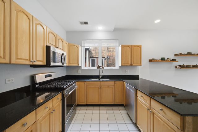 2217 W Farwell Avenue 4B, Chicago, IL 60645