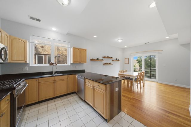 2217 W Farwell Avenue 4B, Chicago, IL 60645
