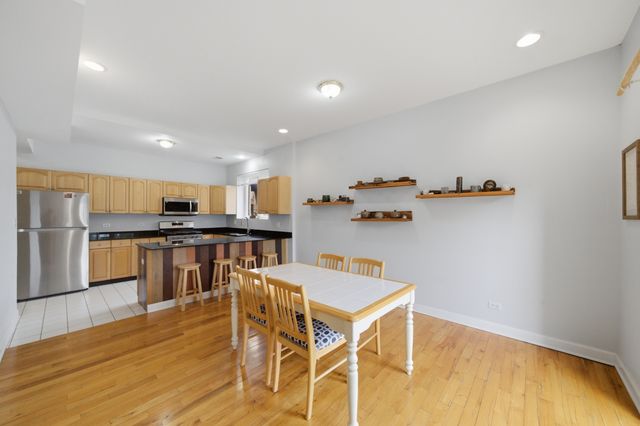 2217 W Farwell Avenue 4B, Chicago, IL 60645