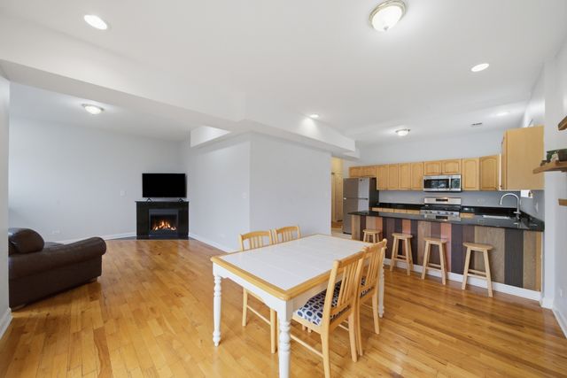 2217 W Farwell Avenue 4B, Chicago, IL 60645