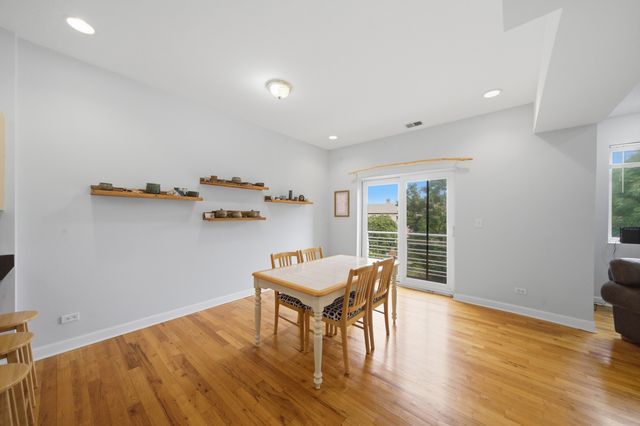 2217 W Farwell Avenue 4B, Chicago, IL 60645