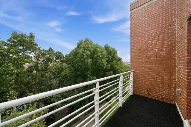 2217 W Farwell Avenue 4B, Chicago, IL 60645